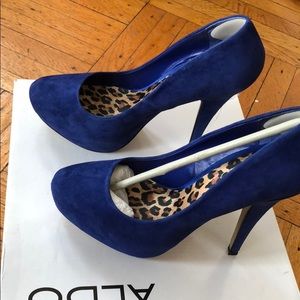 Aldo pump style heels 👠 blue suede